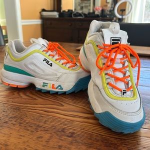 Women’s 7.5 FILA disruptor sneakers!!